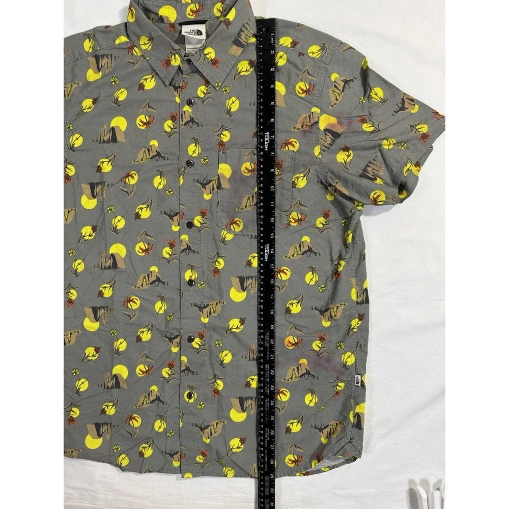 The North Face Size L Short Sleeve Baytrail Shirt Aviator Many Camp Tools Print